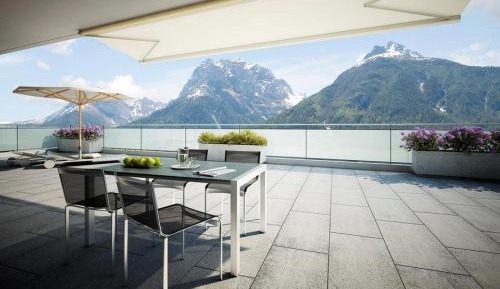 Apartment with Mountain View
