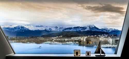 Apartment with Lake View