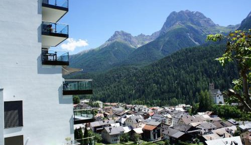 Apartment with Mountain View