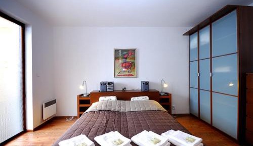 Two-Bedroom Apartment (5 Adults)