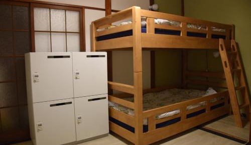 Standard Twin Room with Shared Bathroom