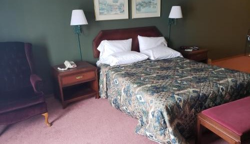 Queen Whirlpool Suite