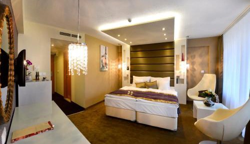 Double Room with Extra Bed (2 Adults + 2 Child)