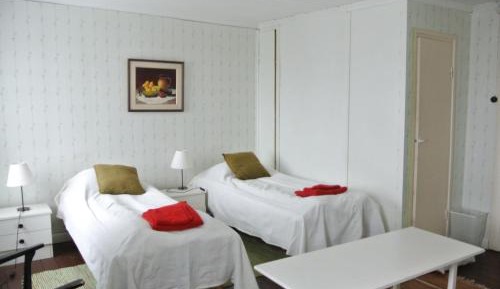 Large Twin Room with Shared Bathroom