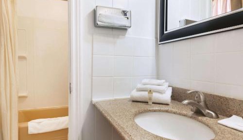 2 Double Beds, 1 Twin bed, Suite, Kitchenette, Non-Smoking