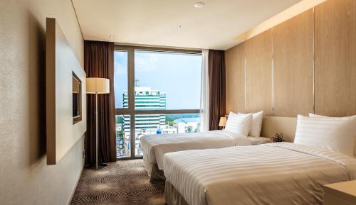 Superior Twin Room with City View