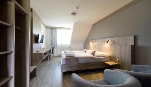 Deluxe Double Room with Shower