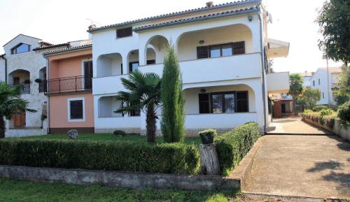 Apartment with Garden View