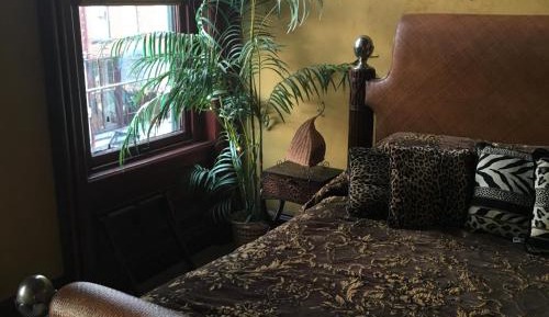 Deluxe Queen Suite
