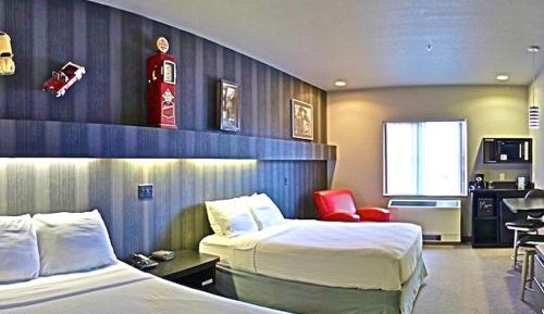 Queen Studio with Two Queen Beds - Non-Smoking