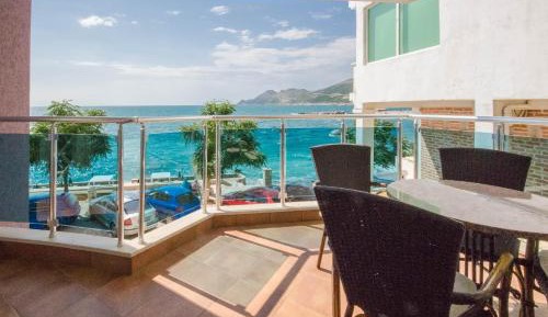 Comfort One-Bedroom Apartment with Sea View 