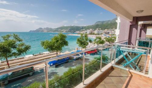 One-Bedroom Apartment with Sea View (4 Adults)
