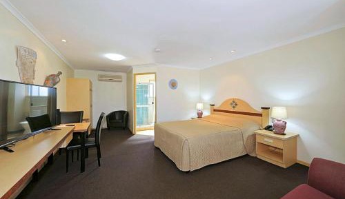 Deluxe Queen Room