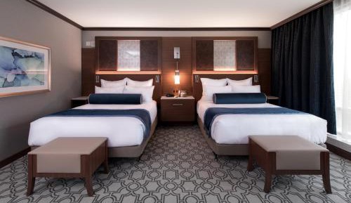 Deluxe Queen Suite