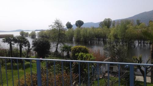 Apartment with Lake View