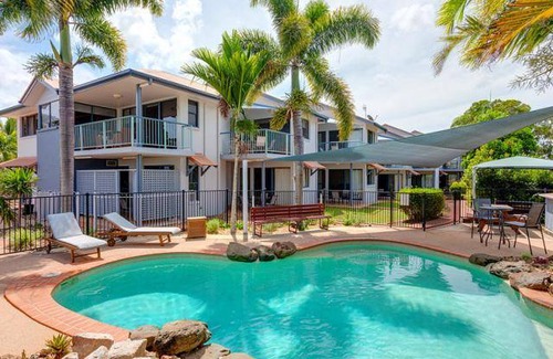 Tin Can Bay Hotel | Dolphin Waters