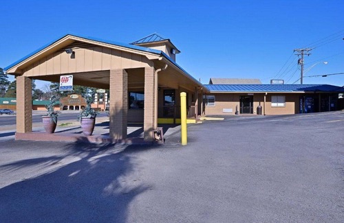 Center Hotel | Americas Best Value Inn Center