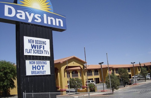 Carlsbad Hotel | Days Inn by Wyndham Carlsbad
