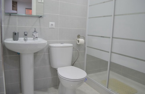Alicante Hotel | Fantastic 1 Bedroom Apartment with Gallery Cb6ev