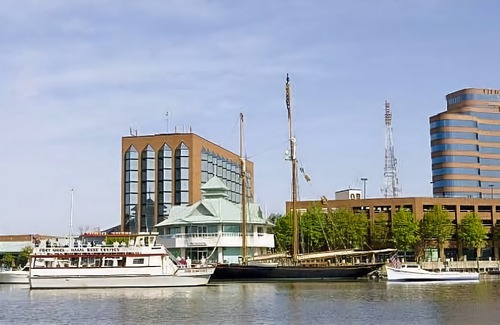 Coliseum Central Hotel | Hampton Inn Hampton-Newport News