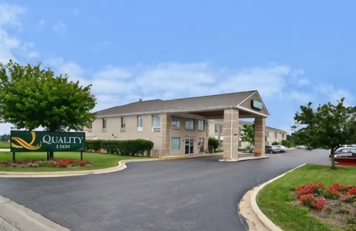 Fox Valley Hotel | Quality Inn Aurora - Naperville Area