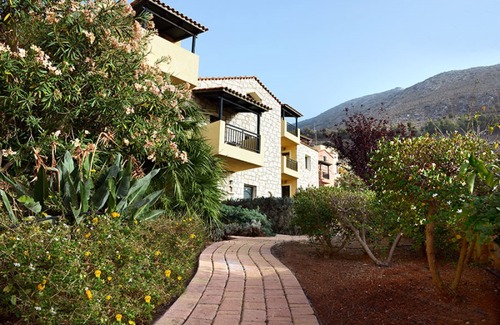Koutouloufari Hotel | Petra Village Apartments