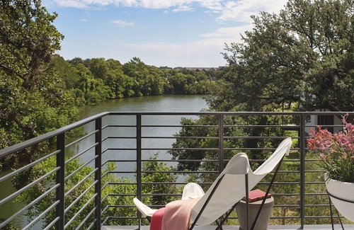 Round Rock Original Plat Hotel | The Ruby Hotel