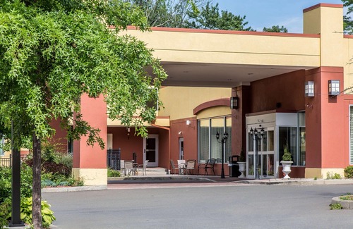 Hamden Hotel | Clarion Hotel & Suites Hamden - New Haven
