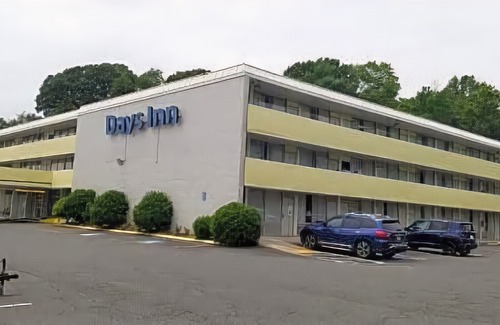 Huntington Hotel | Days Inn by Wyndham Alexandria South