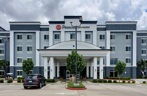 Willowbrook Hotel | Best Western Premier Ashton Suites - Willowbrook