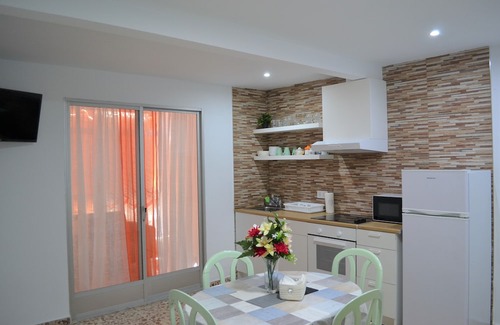 Alicante Hotel | Fantastic 1 Bedroom Apartment with Gallery Cb6ev