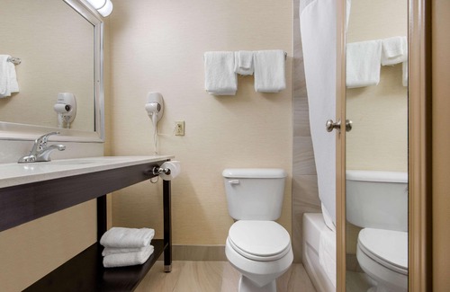 Sudbury Hotel | Quality Inn & Conference Centre Downtown Sudbury