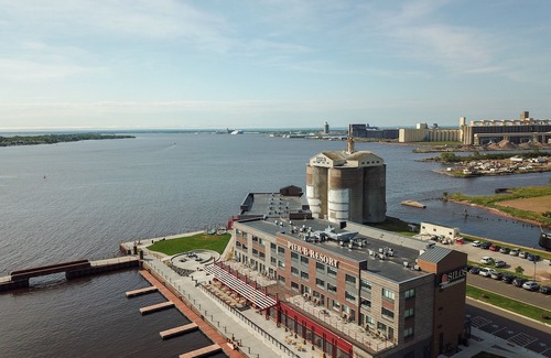 Downtown - Waterfront Hotel | Pier B Resort