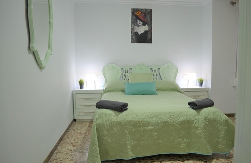 Alicante Hotel | Fantastic 1 Bedroom Apartment with Gallery Cb6ev