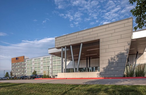 South Central Omaha Hotel | DoubleTree by Hilton Hotel Omaha Southwest