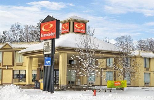 Orillia Hotel | Econo Lodge Orillia
