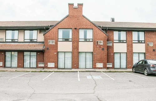 Laval Hotel | Comfort Inn Laval