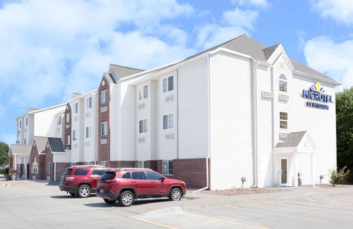 Kearney Hotel | Microtel Inn & Suites - Kearney