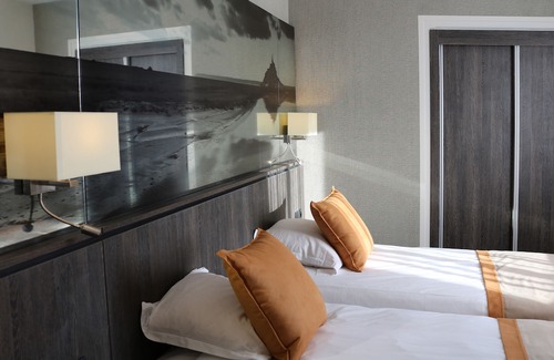 Le Mont-Saint-Michel Hotel | Hotel de La Digue