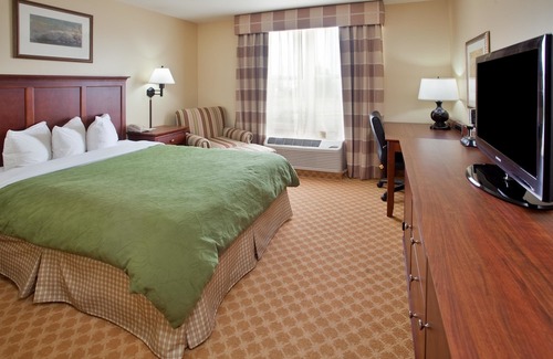Birch Run Hotel | Country Inn & Suites by Radisson, Birch Run-Frankenmuth, MI