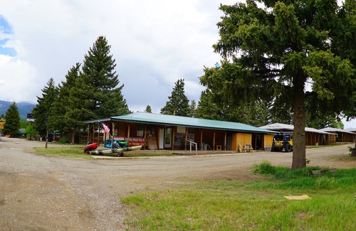 Eagle Nest Hotel | Eagle Nest Fly Shack and Lodge