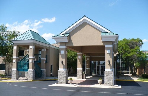 Waterloo Hotel | Hampton Inn Waterloo