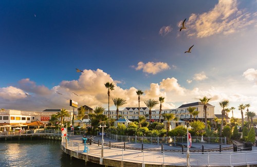Clear Lake Shores Hotel | Boardwalk Inn