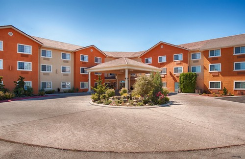 Caldwell Hotel | Best Western Plus Caldwell Inn & Suites