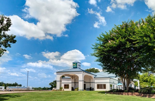 Carthage Hotel | Quality Inn Carthage