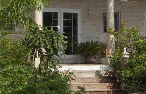 Gambier Hotel | A Stone's Throw Away
