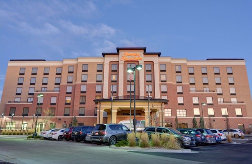 Gateway Hotel | Hampton Inn & Suites Denver Airport / Gateway Park