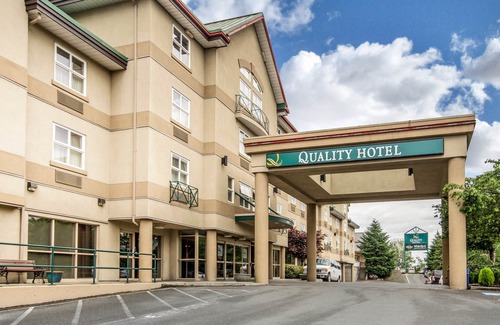 Lower Sumas Mountain Hotel | Clarion Hotel & Conference Centre