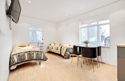 Downtown Hotel | Alfred's Apartments