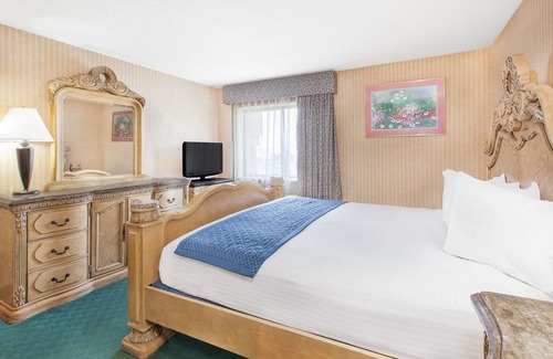 Flint Hotel | Baymont by Wyndham Flint